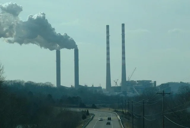 Smokestacks at the Cumberland Power Plant , a Tennessee Valley Authority power plant in Cumberland City , Tennessee , United States .