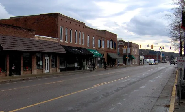 Rankin Avenue (US-127) in Dunlap, Tennessee, in the southeastern United States.
