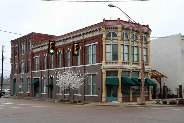 The old Bank of Dyersburg as of March 2008. It is located on the corner of Court St and Main Ave (State Highway 3). It most recently was the location of a Subway sandwich shop, bu...