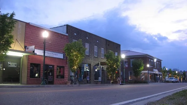 Buildings along U.S. Route 412 on the southern side of the courthouse square in Linden , Tennessee , United States .