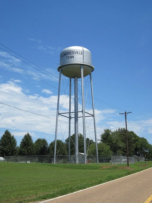 McLemoresville, Tennessee. Water tower