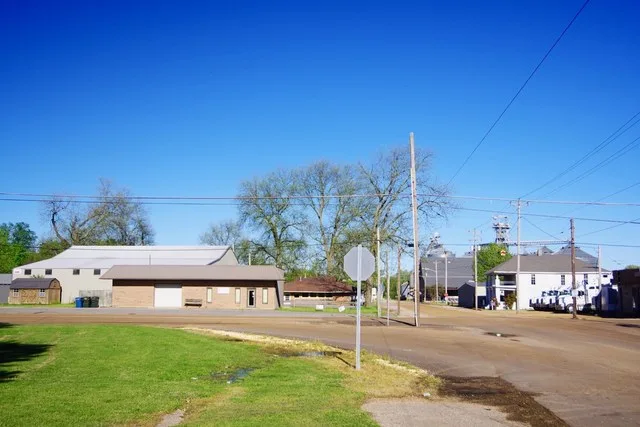 View along State Route 183 (intersection of Seventh and Palestine) in Obion, Tennessee, United States.