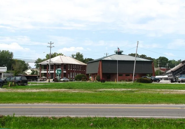 Library (right) and Highland Veterinary Hospital (background, left) in Oneida, Tennessee, United States. Tennessee State Route 456 is in the foreground.