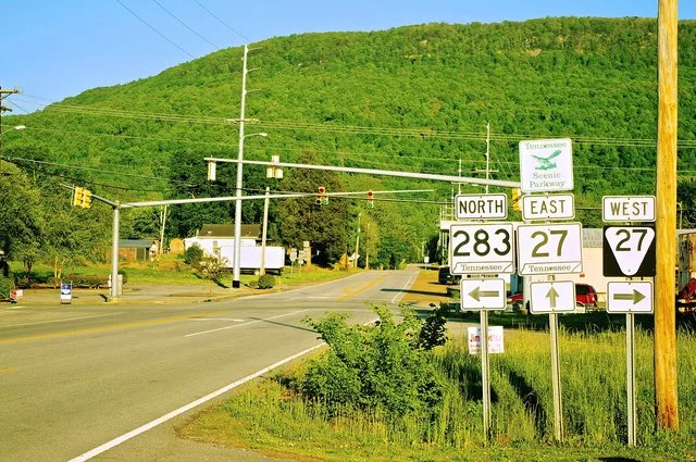 Intersection of State highways 283 and 27 in Powells Crossroads, Tennessee, United States; Walden Ridge (part of the Cumberland Plateau) rises in the distance.