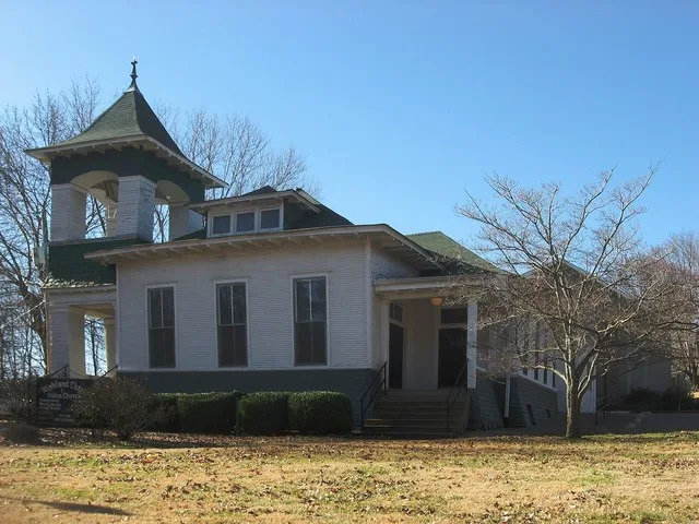 Front and northwestern side of the Highland Chapel Union Church , located at 1122 Highland Avenue in Ridgetop , Tennessee , United States . Built in 1906, it is listed on the Nati...