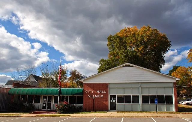 City Hall in Selmer, Tennessee.