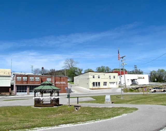Buildings in South Carthage, Tennessee, United States, looking toward the intersection of US-70N and Old Highway 53.