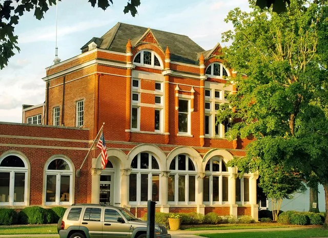City Hall in South Pittsburg, Tennessee, United States. Built in 1887 as the First National Bank, this building is now listed on the National Register of Historic Places.
