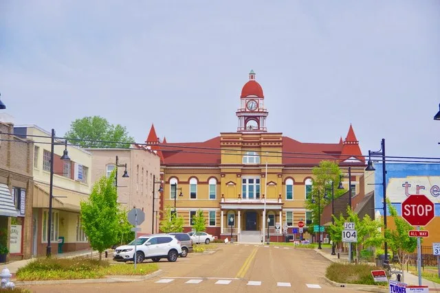 Looking north along College Street (State Route 367) in Trenton, Tennessee, United States. The Gibson County Courthouse rises in the distance.