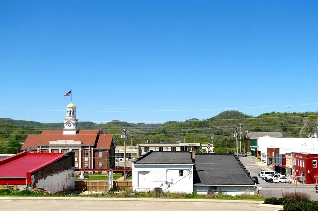 The courthouse square in Woodbury, Tennessee, United States. Cannon County Courthouse on the left.