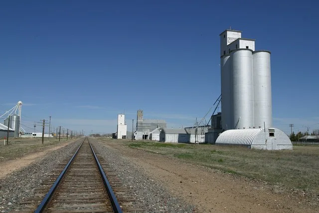 Boothe Elevators and BNSF railway on the southwest side of Anton, Texas .