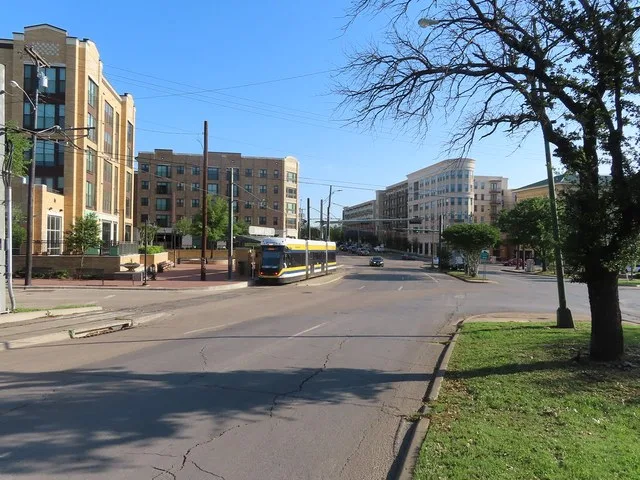 20220426 14 Oak Cliff streetcar @ Bishop Arts stop