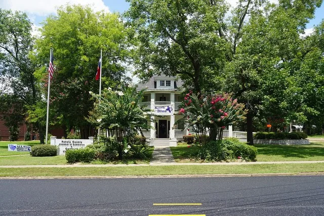 The Panola County Chamber of Commerce & Carthage Visitor's Bureau in Carthage , Texas ( United States ).