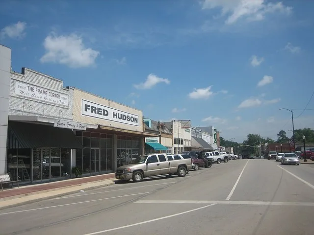 looking north at the 100 block of Nacogdoches Street on the courthouse square ( Texas State Highway 7 ), Center, Texas