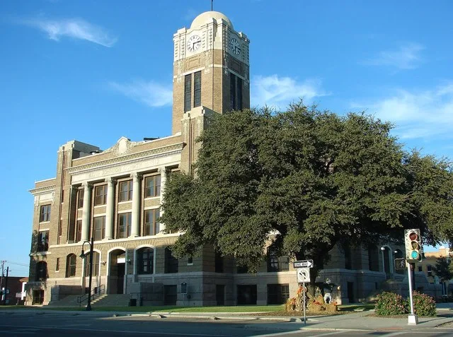 Johnson County Courthouse in Cleburne, Texas .