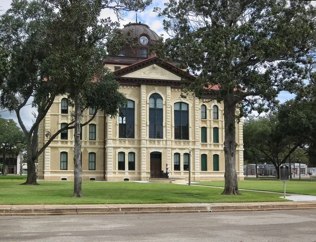 This classic revival building - erected in 1890-1891 in form of a Greek cross - is now one of 28 oldest existing courthouses in Texas' 254 counties. Contractors Martin, Byrne & Jo...