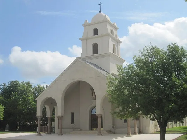 I took photo with Canon camera in Crystal City, TX.