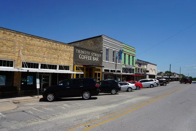 North Trinity Street in Decatur , Texas ( United States ).