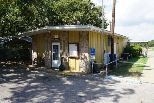 East Tawakoni City Hall and Civic Center in East Tawakoni , Texas ( United States ).