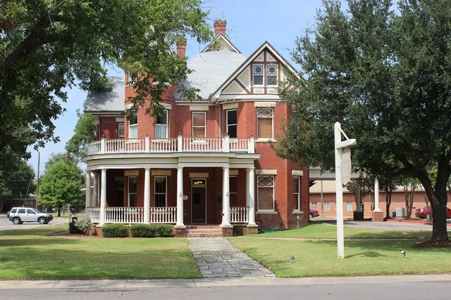 Dr. I. F. Nofsinger House. Kentucky native I. F. Nofsinger (1864 - 1938) came to Texas at the age of 20 and taught school before returning to his home state to study medicine. He...