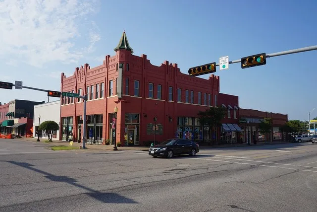 The Vintage Cross Café in Ennis , Texas ( United States ).