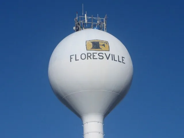 Floresville, TX, water tower
