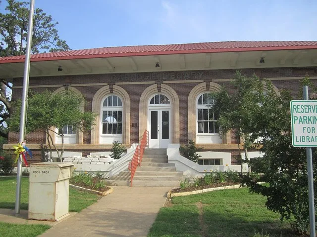 I took photo of Carnegie Library in Franklin, TX, with Canon camera.