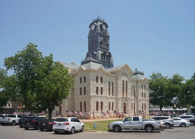The Hood County Courthouse in Granbury , Texas ( United States ).