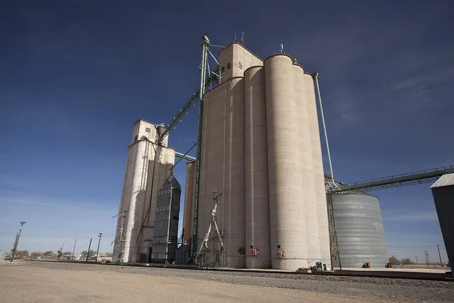 Grain elevator along the tracks in Hale Center, Texas .