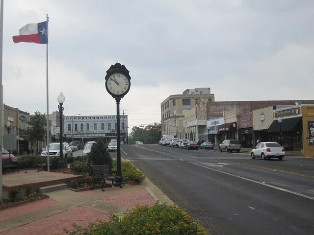 I took photo in Henderson, TX, with Canon camera.