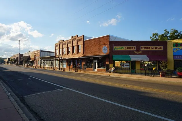 1st Street in Hughes Springs , Texas ( United States ).