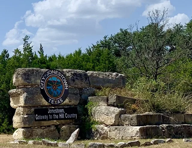 Welcome sign for Jonestown, tec