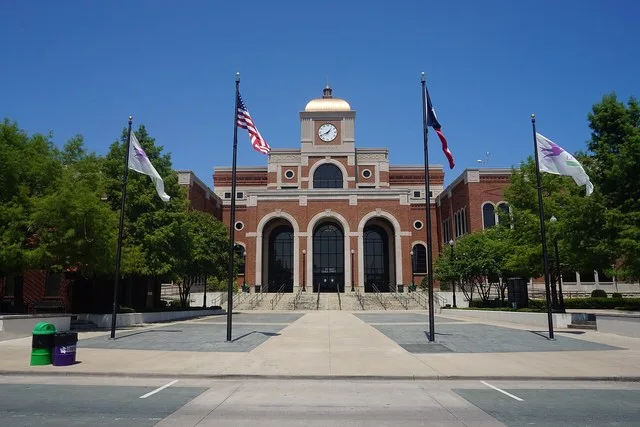 City Hall in Lewisville , Texas ( United States ).