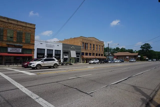North Main Street in Lindale , Texas ( United States ).