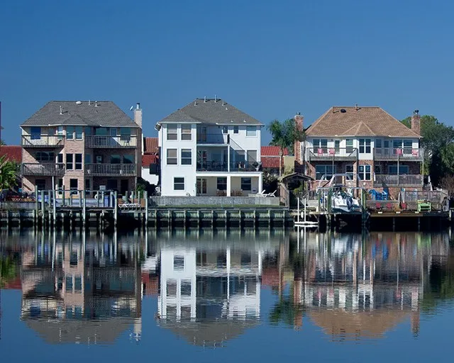 Houses in Nassau Bay by the side of Clear Lake