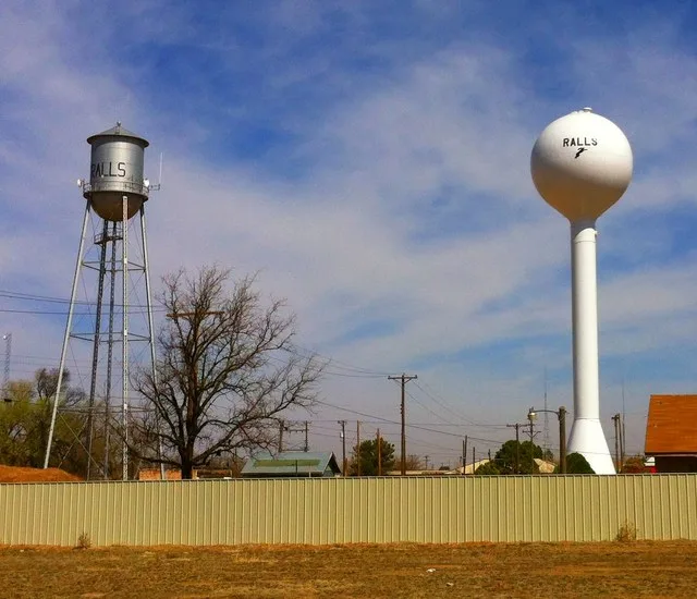 Water towers in Ralls, Texas