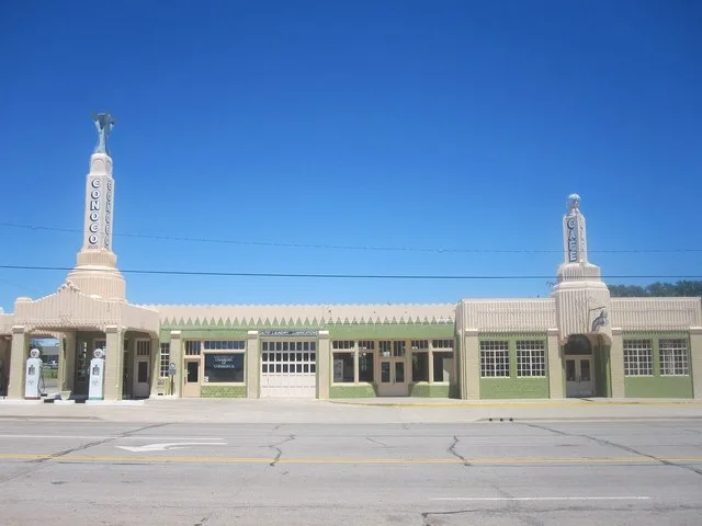 I took photo with Canon camera in Shamrock, TX.