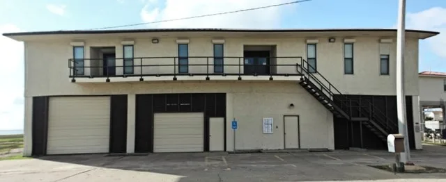 City Hall. en:Tiki Island , Texas, USA