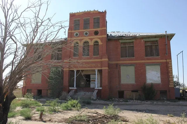 Abandoned school in Toyah, Texas