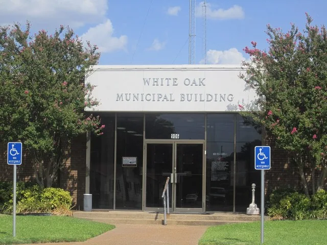 I took photo with Canon camera of municipal building in White Oak, TX.