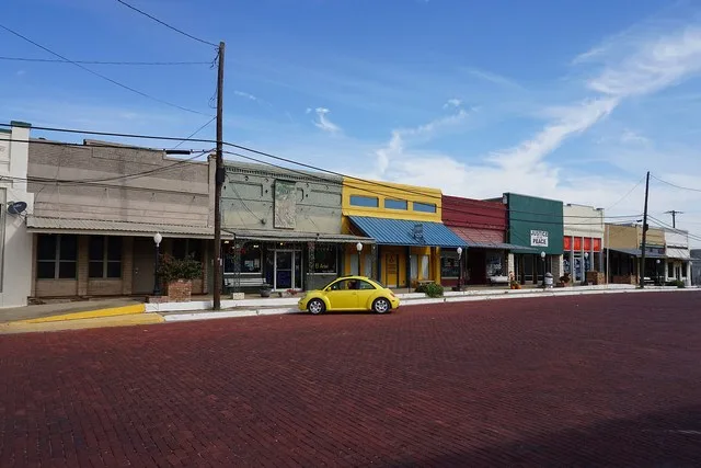 Main Street in Wolfe City , Texas ( United States ).