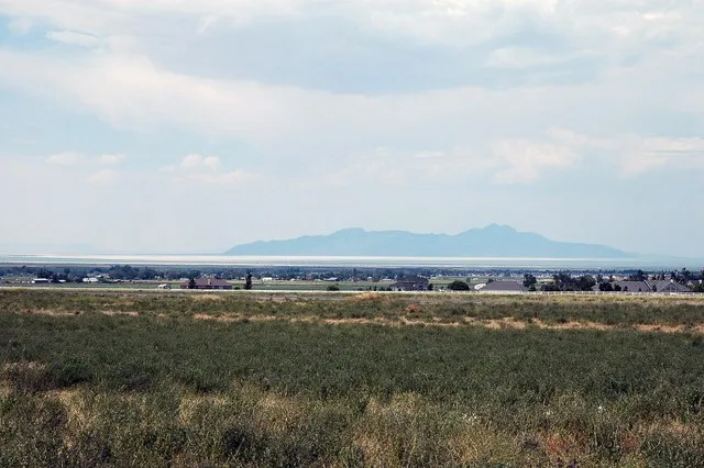 Photo taken of Erda overlooking the Great Salt Lake and en:Stansbury Island .