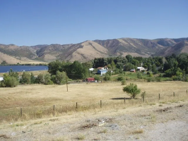 The town of Mantua , Utah , United States , as seen from U.S. Route 91