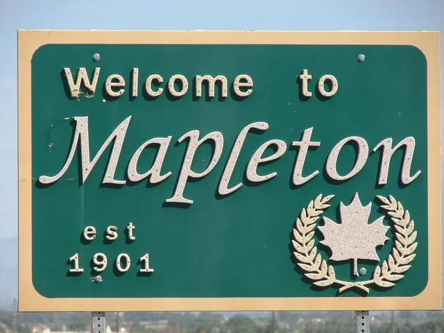 A Welcome to Mapleton (Utah) sign
