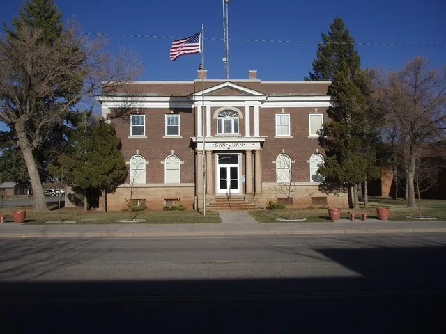 San Juan County Courthouse, Monticello , Utah , United States .
