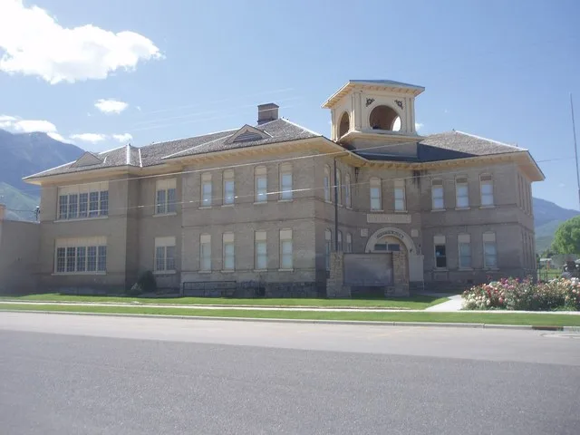The former Santaquin Elementary School in Santaquin , Utah , United States , now the Chieftain Museum.