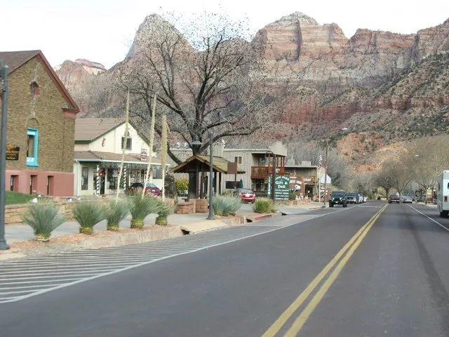 The town of Springdale , Utah , United States , with Zion National Park in the background.