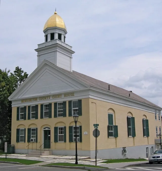 Description: Photograph of Bennington County court house, Manchester, Vermont Source: Photograph taken by Jared C. Benedict on 31 July 2004. Copyright: © Jared C. Benedict.