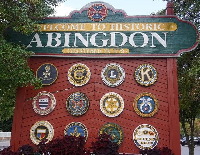 The Abingdon welcome sign, with historic government seals.