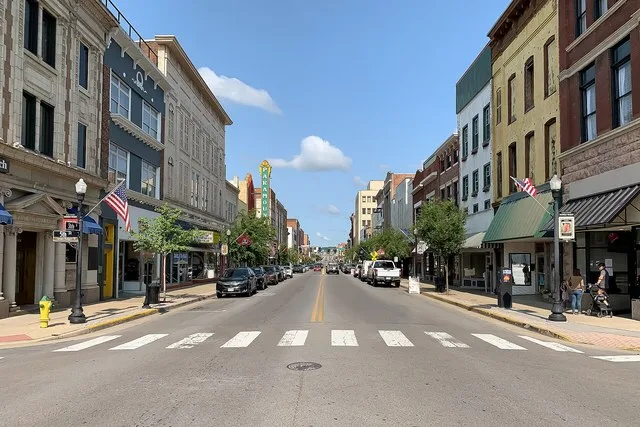 State Street in downtown Bristol, Tennessee (left) and Bristol, Virginia (right).